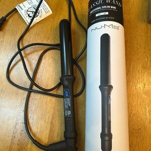 NuMe Professional Curling Wand in Black